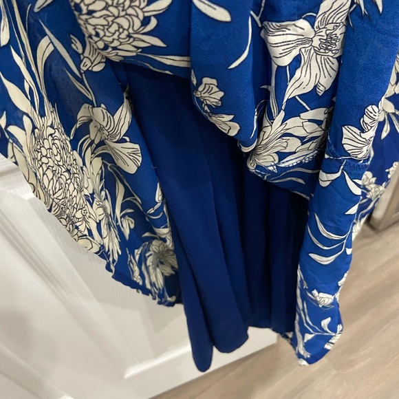 Gorgeous DEX blue flutter sleeve lined maxi dress - Picture 3 of 10